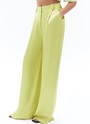 Брюки широкие полной длины изо льна, цвет: Лайм Allweneed
Широкие брюки полной длины из костюмной ткани с добавлением льна. Ткань с лёгким сатиновым блеском, которая красиво струится при движении. Посадка на талии и скрытая застёжка на молнию и крючок. Такой фасон отлично вытягивает силуэт и делает ноги визуально стройнее. Рекомендуем сочетать с жакетом в тон.