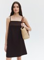 Платье мини колокол изо льна, цвет: шоколадный Allweneed
Платье-колокол изо льна на тонких бретелях. Вытачка спереди для лучшей посадки по фигуре. Бретели можно регулировать. Модель имеет два кармана и фиксирующую эластичную ленточку на спине. Это лёгкое платье отлично подойдёт для тёплого дня на побережье.