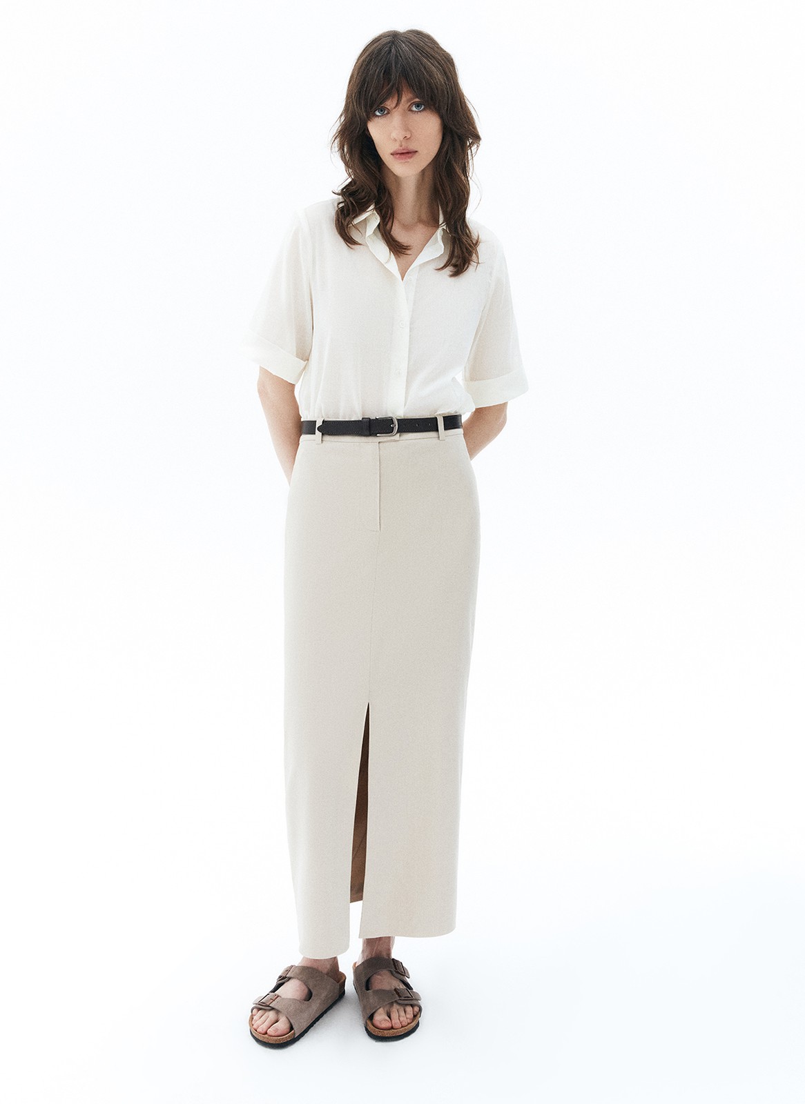 Юбка с разрезом спереди, цвет: бежевый Allweneed
Юбка длины миди с разрезом спереди. Посадка чуть ниже линии талии. Это лаконичная, в меру строгая, но при этом женственная модель. Скрытая застёжка на молнию и крючок. Мы выполнили изделие из гладкой, приятной к телу костюмной ткани. Носите с блузами и топами или базовыми рубашками в офис.