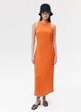 Платье с разрезом изо льна, цвет: ОРАНЖЕВЫЙ Allweneed
Платье изо льна с разрезом. Дышащий материал приятно касается тела, охлаждая кожу в жару, хорошо впитывает влагу и быстро высыхает. Актуальная длина миди, округлый вырез и скрытая застёжка на спине на молнию. Особое внимание мы уделили деталям: подобрали правильную плотность ткани, добавили перекрёстные широкие бретели на спине и чувственный разрез. В таком платье легко отправиться на прогулку по набережной, захватив с собой плетёную сумку из рафии или кожи и очки.