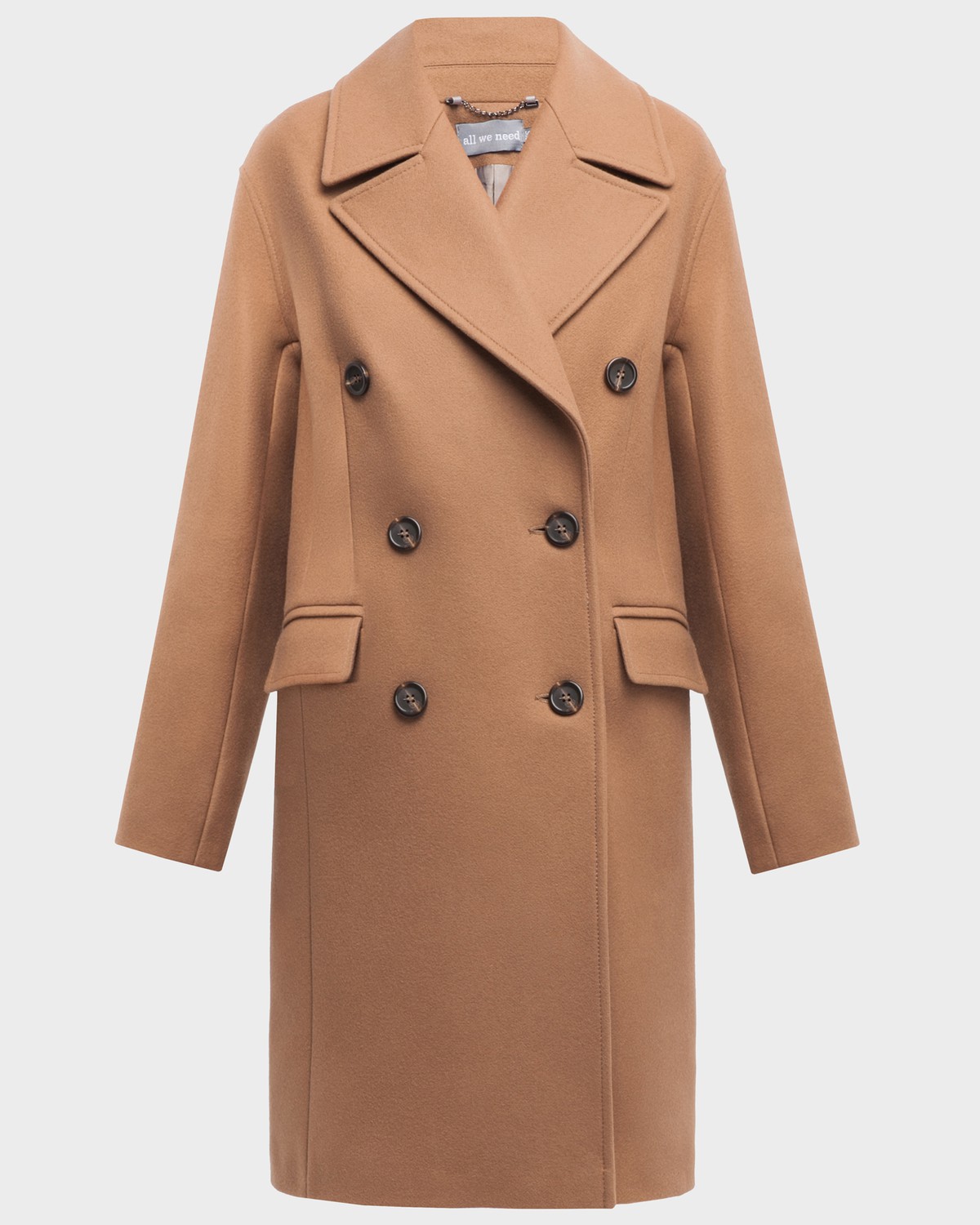 Укороченное двубортное пальто прямого кроя. Модель с английским воротником, дополнена пуговицами и клапанами на карманах. Декоративные отстрочки добавляют фактурыи делают лаконичное изделие стильным.

На модели размер XS