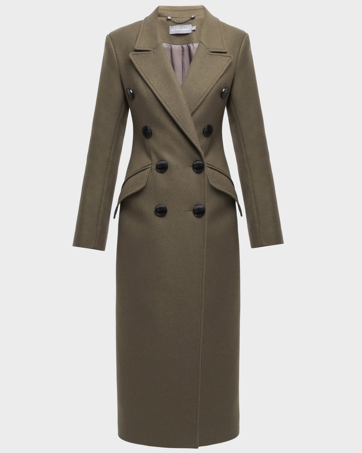 Двубортное пальто приталенного силуэта длины миди с клапанами на карманах. Четкая линия пальто плеч и клапаны на карманах в сочетании с приталенным силуэтом формирует идеальную фигуру-песочные часы.

На модели размер XS