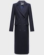 Двубортное пальто прямого кроя длины миди из плотной шерсти на подкладе с двумя шлицами. Доволнено хлястиком на спинке.
Структурированный силуэт пальто идеально подойдет для создания деловых образов на каждый день.

На модели размер XS