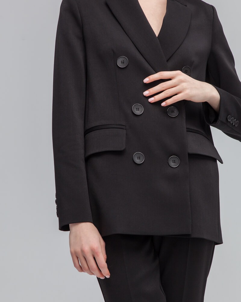 Жакет JA004, цвет: Черный Allweneed Двубортный жакет послужит удачным дополнением не только к офисным нарядам, но и к повседневным образам.