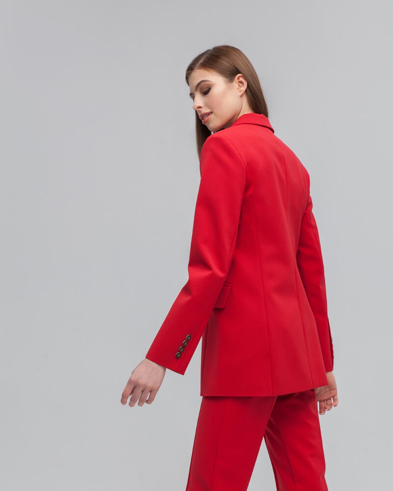 Жакет JA003-1, цвет: красный Allweneed Слегкаприталенный двубортный жакет послужит удачным дополнением не только к деловым нарядам, но и к повседневным образам.Незаменимый элемент базового гардероба, который легко сочетать с брюками, юбками, платьями и денимом.