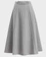 Юбка длины миди силуэта трапеция позволяет создавать женственные утонченные образы даже зимой.

На модели размер XS
