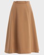 Юбка длины миди силуэта трапеция позволяет создавать женственные утонченные образы даже зимой.

На модели размер XS
