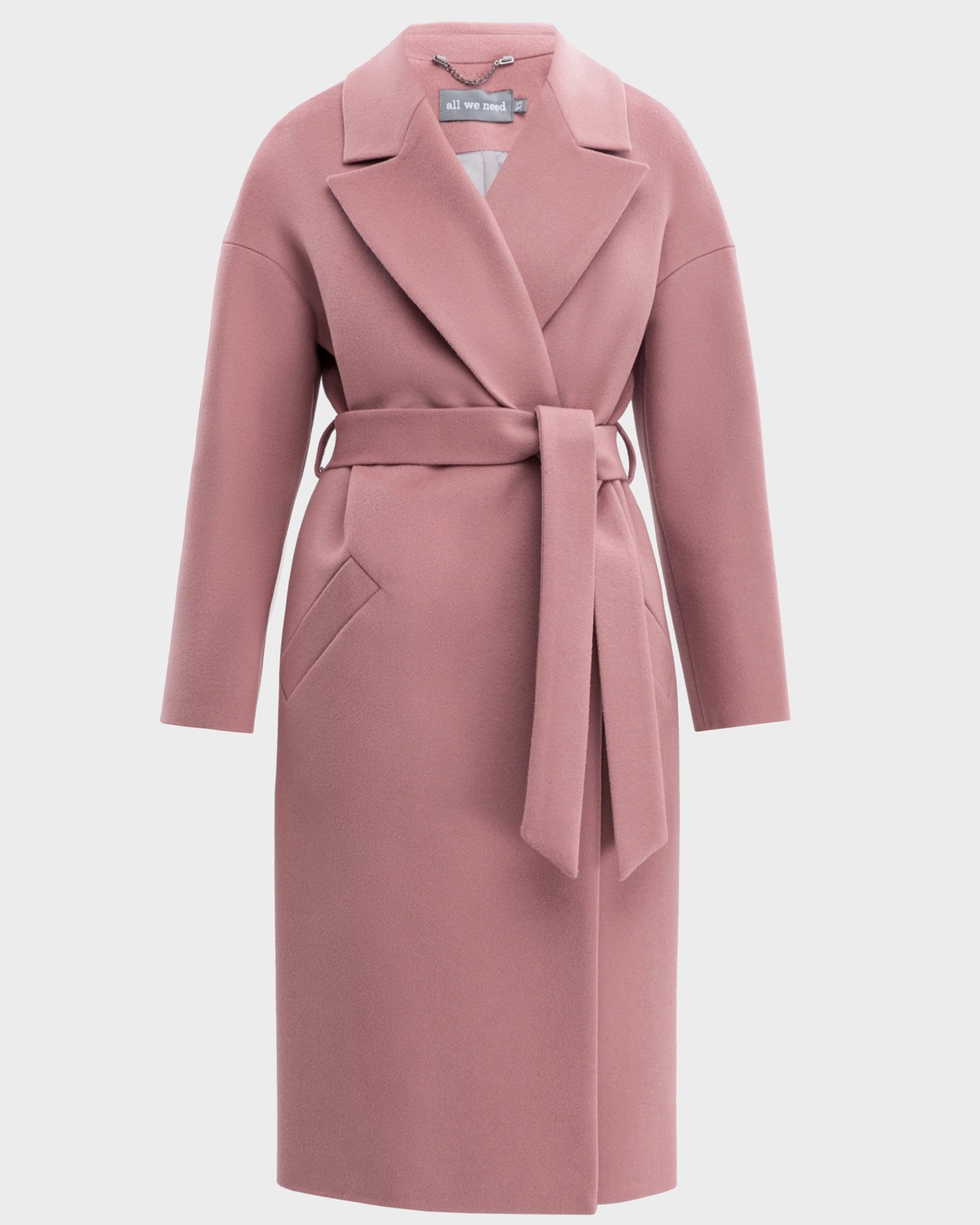 Пальто-халат из плотной шерсти с кашемиром. Модель прямого силуэтас английским воротником.Пальто дополнено двумя вместительными карманами,без застежки, с поясом из основного материала.

На модели размер XS