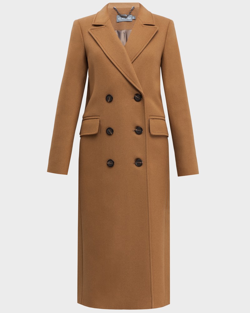 Двубортное пальто прямого кроя длины миди из плотной шерсти на подкладе с двумя шлицами. Доволнено хлястиком на спинке.
Структурированный силуэт пальто идеально подойдет для создания деловых образов на каждый день.

На модели размер XS