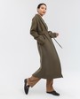 Пальто-халат длины maxi из плотной шерсти с кашемиром. Модель прямого силуэта с английским воротником.Пальто дополнено двумя вместительными карманами,без застежки с поясом из основного материала.