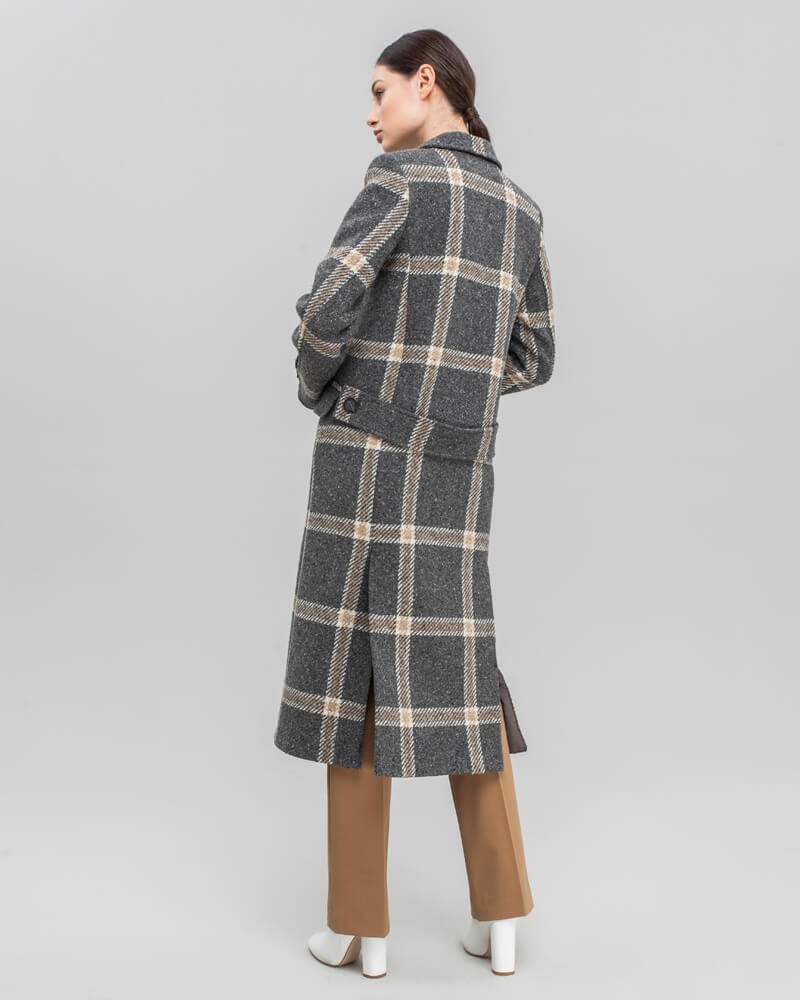 Пальто прямого кроя с хлястиком на спинке, цвет: серо-бежевая клетка Allweneed Двубортное пальто прямого кроя длины миди из плотной шерсти на подкладе с двумя шлицами. Доволнено хлястиком на спинке.
Структурированный силуэт пальто идеально подойдет для создания деловых образов на каждый день.
На модели размер XS