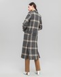 Пальто прямого кроя с хлястиком на спинке, цвет: серо-бежевая клетка Allweneed Двубортное пальто прямого кроя длины миди из плотной шерсти на подкладе с двумя шлицами. Доволнено хлястиком на спинке.
Структурированный силуэт пальто идеально подойдет для создания деловых образов на каждый день.
На модели размер XS