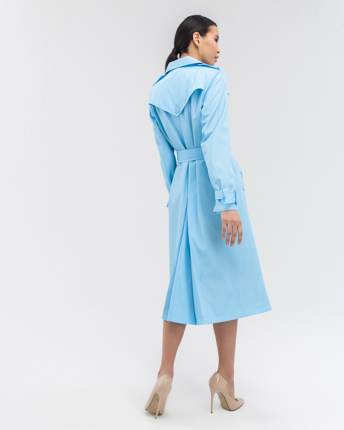 Тренч TR005, цвет: голубой Allweneed Тренч классической посадки с втачным плечом, дополнен поясом с фурнитурой в тон изделия. Незаменимая вещь для яркихпрогулок