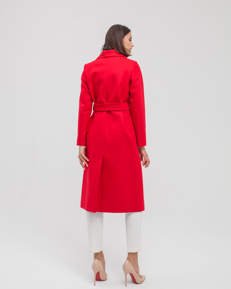 Пальто из плотной шерсти на подкладе. Модель прямого силуэта с английским воротником, классической линией плеча. Дополнено двумя вместительными втачными карманами и поясом из основного материала.
Женственный силуэт пальто и пояс, подчеркивающий талию, делает эту модель идеальным вариантом для любителей классики.

На модели размер XS