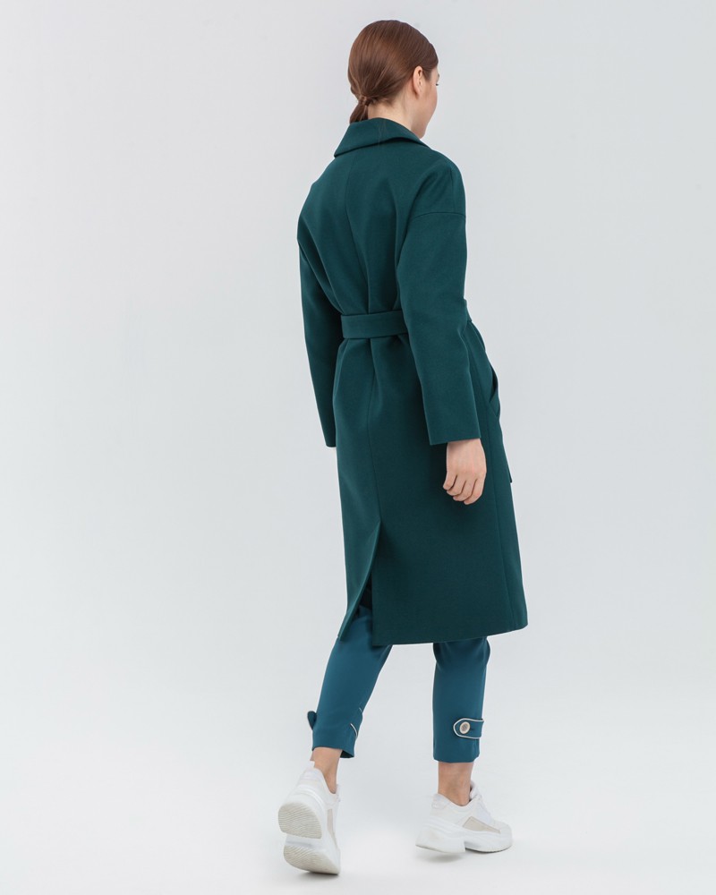 Пальто-халат Harvey со спущенным плечом, цвет: изумрудный Allweneed Пальто-халат из плотной шерсти с кашемиром. Модель прямого силуэтас английским воротником.Пальто дополнено двумя вместительными карманами,без застежки, с поясом из основного материала.
На модели размер XS
