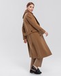 Пальто прямого кроя Christian с меховым воротником, цвет: кэмел Allweneed Двубортное пальто прямого кроя длины миди из плотной шерсти на подкладе с двумя шлицами. Дополнено хлястиком на спинке и воротничком из экомеха.
Структурированный силуэт пальто идеально подойдет для создания деловых образов на каждый день.
На модели размер XS