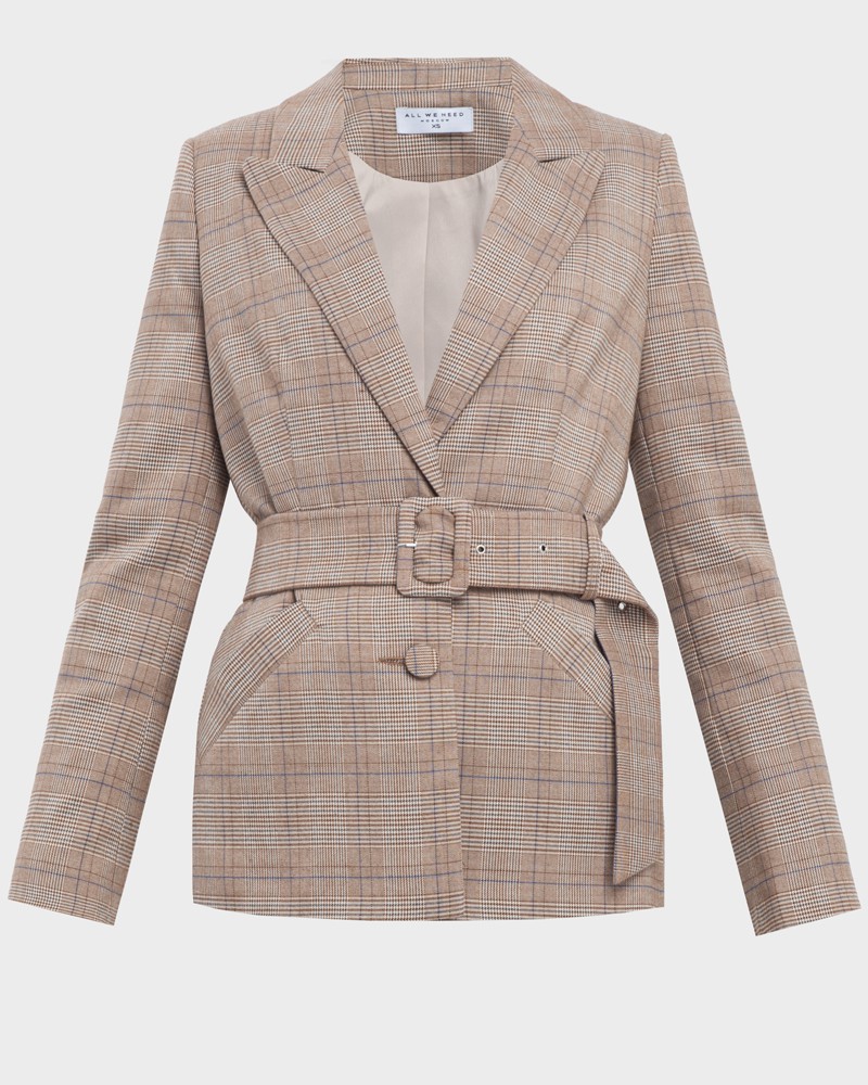 Жакет однобортный с поясом, цвет: бежевая клетка Allweneed Слегка приталенный однобортный жакет с застежкой на две пуговицы и клапанами на карманах. Дополнен широким поясом с обтяжной пряжкой в тон изделия и обтяжными пуговицами. Широкий пояс подчеркнет тонкую талию и сформирует силуэт песочные часы
