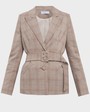 Жакет однобортный с поясом, цвет: бежевая клетка Allweneed Слегка приталенный однобортный жакет с застежкой на две пуговицы и клапанами на карманах. Дополнен широким поясом с обтяжной пряжкой в тон изделия и обтяжными пуговицами. Широкий пояс подчеркнет тонкую талию и сформирует силуэт песочные часы