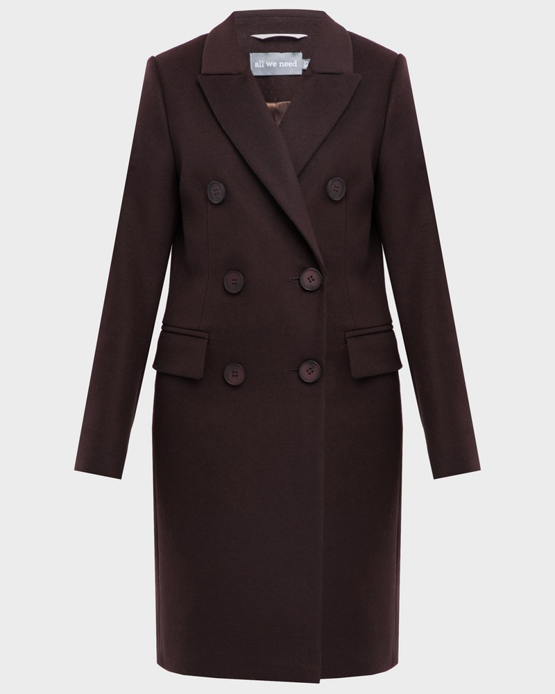 Пальто Blake двубортное укороченное, цвет: кофейный Allweneed Двубортное укороченное пальто из плотной шерсти с кашемиром. Модель имеет английский воротник, дополнена карманами с клапанами. Отличительная особенность данной модели - шлица по рукаву на 4 пуговицы. Пуговицы выкрашены вручную.
На модели размер XS