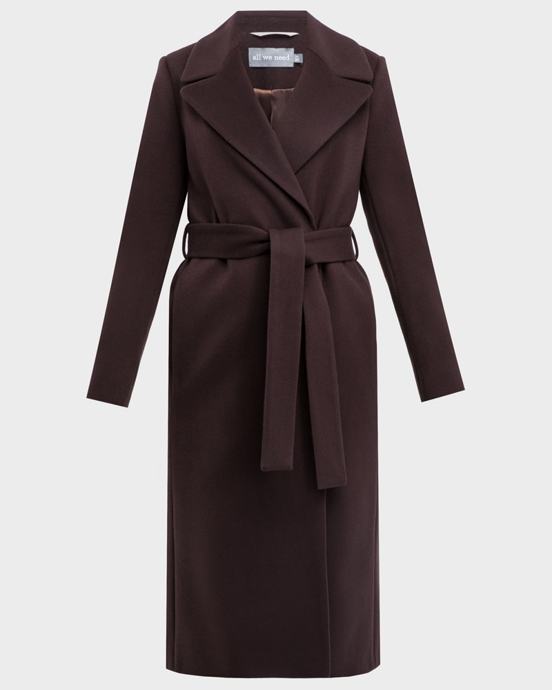 Пальто из плотной шерсти на подкладе. Модель прямого силуэта с английским воротником, классической линией плеча. Дополнено двумя вместительными втачными карманами и поясом из основного материала.
Женственный силуэт пальто и пояс, подчеркивающий талию, делает эту модель идеальным вариантом для любителей классики.

На модели размер XS