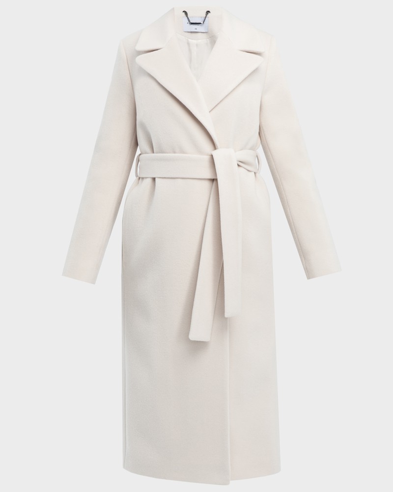 Пальто-халат Carrie NEW, цвет: светло-бежевый Allweneed Пальто из плотной шерсти на подкладе. Модель прямого силуэта с английским воротником, классической линией плеча. Дополнено двумя вместительными втачными карманами и поясом из основного материала.
Женственный силуэт пальто и пояс, подчеркивающий талию, делает эту модель идеальным вариантом для любителей классики.
На модели размер XS