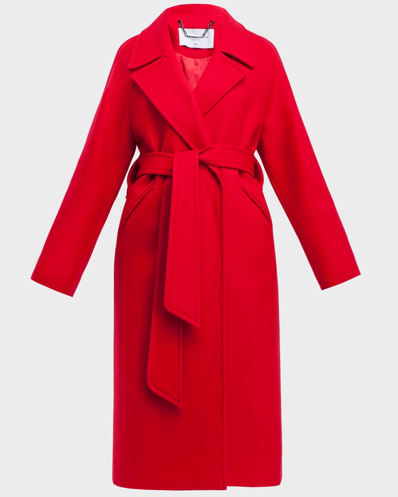 Пальто-халат Flora с рукавом реглан, цвет: красный Allweneed Пальто-халат с клапанами на карманах, рукавом реглан. Дополнено декоративными отстрочками и воротником-стойка с фигурным вырезом. Данная модель красиво подчеркивает женственные формы за счет пояса.
На модели размер XS