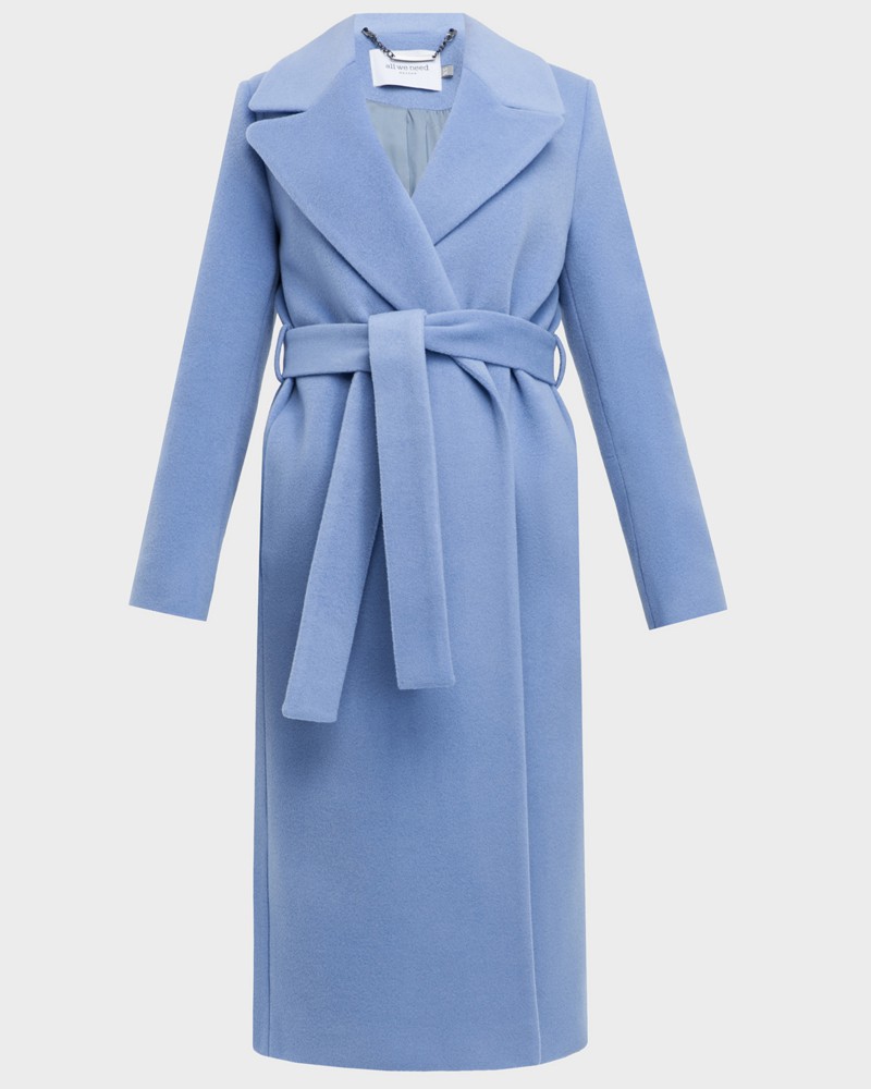 Пальто из плотной шерсти на подкладе. Модель прямого силуэта с английским воротником, классической линией плеча. Дополнено двумя вместительными втачными карманами и поясом из основного материала.
Женственный силуэт пальто и пояс, подчеркивающий талию, делает эту модель идеальным вариантом для любителей классики.

На модели размер XS