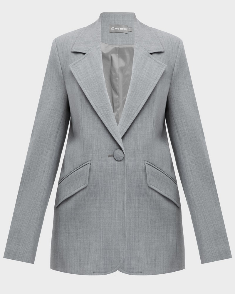 Жакет однобортный с обтяжной пуговицей, цвет: серый Allweneed Однобортный жакет прямого кроя с подплечниками дополнен клапанами на карманах и обтяжной пуговицей в тон. Массивные плечи создают создают современный слегка мужественный силуэт и подчеркивает женскую хрупкость.
На модели размер XS