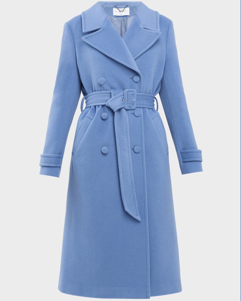 Пальто-тренч классической посадки Dandy NEW, цвет: голубой Allweneed Пальто-тренч классической посадки по фигуре с втачанным рукавом. Дополнено кокеткой на спинке, поясом с обтяжной пряжкой и пуговицами в тон изделия. Модель-бестселлер в стиле милитари разнообразит гардероб и внесёт долю дерзости в повседневные образы.
На модели размер XS