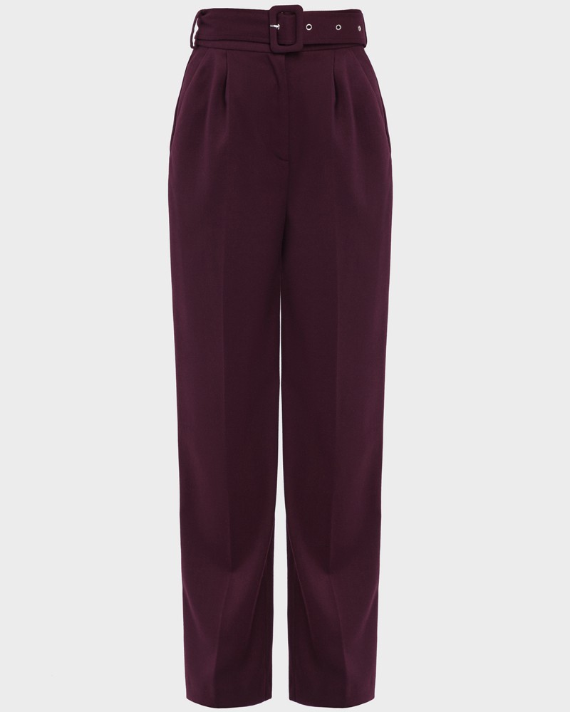 Брюки PA017, цвет: бордовый Allweneed Широкие прямые брюки с посадкой на талии. Дополнены длинным поясом в тон изделия с обтяжной пряжкой. Свободный крой и структурированный силуэт позволяет создавать не только деловые, но и расслабленные повседневные образы.
На модели размер XS