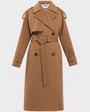 Пальто-тренч Silvia, цвет: кэмел Allweneed Двубортное пальто-тренч свободного кроя с застежкой на пуговицы. Дополнено поясом, пряжкой на манжетах и погонами в тон изделия. Модный силуэт оверсайз позволяет создавать дерзкие образы в стиле 80-х гг.
На модели размер XS