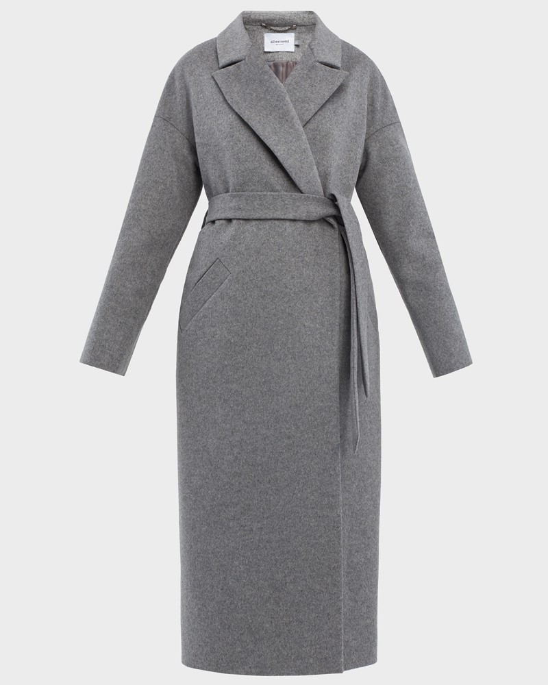 Пальто-халат длины maxi из плотной шерсти с кашемиром. Модель прямого силуэта с английским воротником.Пальто дополнено двумя вместительными карманами,без застежки с поясом из основного материала.