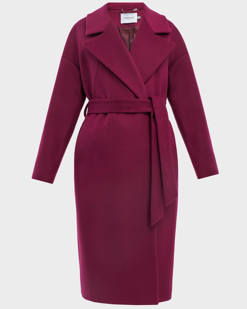Пальто-халат Ameli со спущенным плечом, цвет: бордовый Allweneed Минималистичное пальто-халат со спущенным плечом и прорезными карманами. Дополнено поясом из основного материала. Особенность данной модели - оригинальный разрезной крой на спинке и полочке.
На модели размер XS