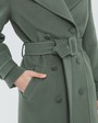 Пальто-тренч классической посадки Dandy NEW, цвет: оливковый Allweneed Пальто-тренч классической посадки по фигуре с втачанным рукавом. Дополнено кокеткой на спинке, поясом с обтяжной пряжкой и пуговицами в тон изделия. Модель-бестселлер в стиле милитари разнообразит гардероб и внесёт долю дерзости в повседневные образы.
На модели размер XS