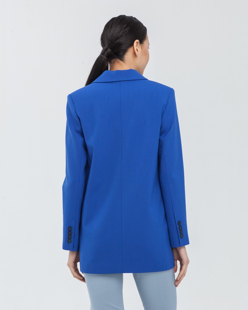 Жакет JA004-1, цвет: синий Allweneed Прямой двубортный жакет послужит удачным дополнением не только к деловым нарядам, но и к повседневным образам.Незаменимый элемент базового гардероба, который легко сочетать с брюками, юбками, платьями и денимом.