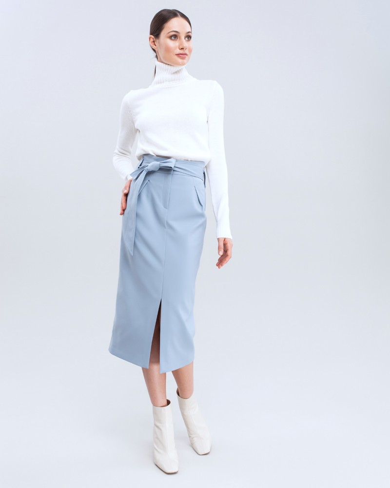 Юбка SK016, цвет: голубой Allweneed Юбка-карандаш длины миди с защипами и разрезом спереди. Дополнена поясом в тон изделия. Для создания стильного делового образа на каждый день сочетайте с объемной женственной блузой, топом в бельевом стиле или футболкой.