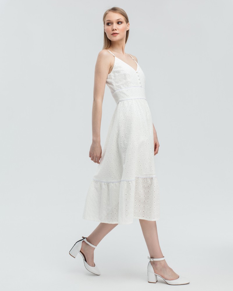 Платье DR056, цвет: белый Allweneed Платье А-силуэта длины миди с воланами на подоле. Дополнено кокеткой и застежкой на пуговицу на груди. Бретели регулируются. Платье идеально для похода в ресторан жарким летним вечером.
На модели размер XS