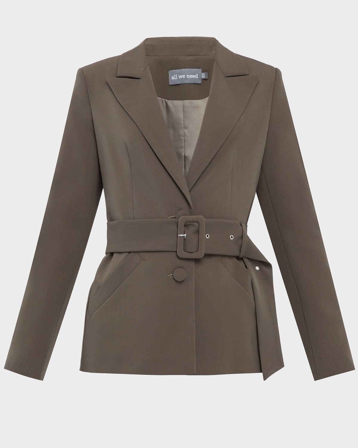 Жакет однобортный с поясом, цвет: хаки Allweneed Слегка приталенный однобортный жакет с застежкой на две пуговицы и клапанами на карманах. Дополнен широким поясом с обтяжной пряжкой в тон изделия и обтяжными пуговицами. Широкий пояс подчеркнет тонкую талию и сформирует силуэт песочные часы
