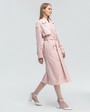 Тренч TR006, цвет: пудровый Allweneed Тренч классической посадки с рукавом реглан. Дополнен погонами, патами на рукавах и поясом в тон изделия с металлической пряжкой. Выполнен из плащевой ткани с добавалением хлопка, на подкладке. Защитит от ветра весенними вечерами.