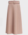 Юбка-трапеция длины миди. Дополнена широким поясом с обтяжной пряжкой в тон изделия. Обновленныйбестселлер нашей коллекции прекрасно сочетается с объемным верхом: блузами, свободными рубашками и жакетами.