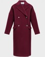 Пальто-кокон Tyler, цвет: бордовый Allweneed Двубортное минималистичное пальто-кокон длины чуть ниже колена. Дополнено декоративной отстрочкой, клапанами на карманах и пуговицами, выкрашенными вручную. Незаменимая базовая модель для тех, кто любит оверсайз.
На модели размер XS