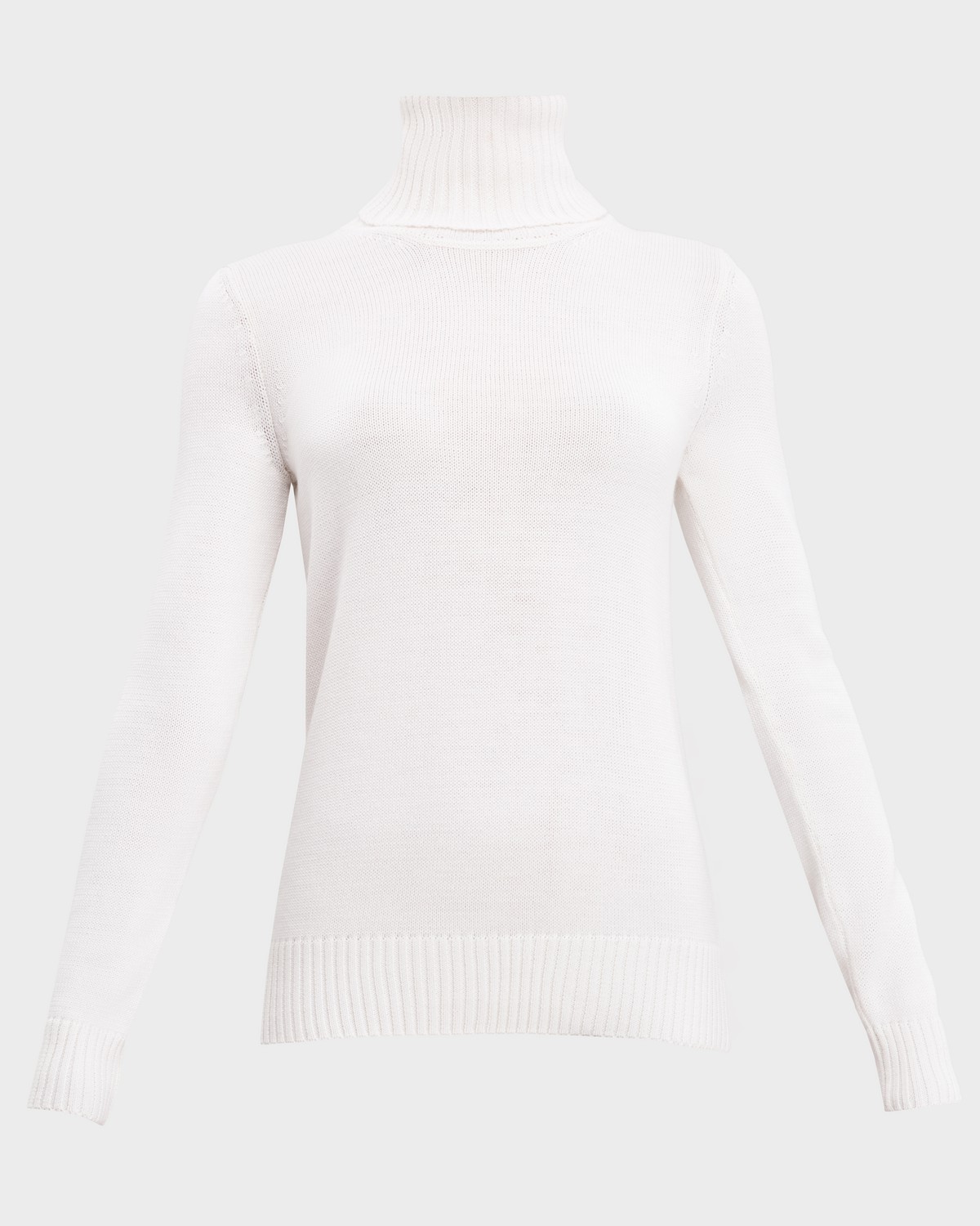 Базовая водолазка с высоким горлом и длинным рукавом из шерстяного трикотажа. Прекрасно сочетается с жакетами и пальто и подойдет любому типу фигуры.

На модели размерXS/S