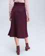 Юбка-трапеция длины миди. Дополнена широким поясом с обтяжной пряжкой в тон изделия. Обновленныйбестселлер нашей коллекции прекрасно сочетается с объемным верхом: блузами, свободными рубашками и жакетами.