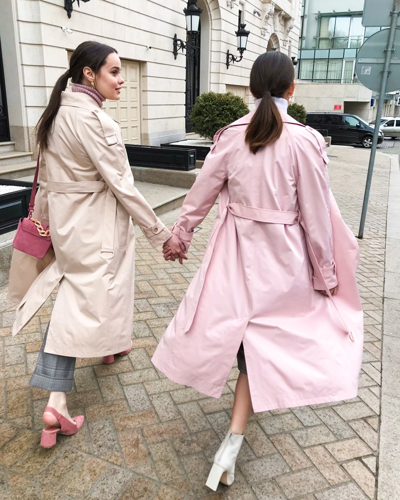 Тренч TR006, цвет: пудровый Allweneed Тренч классической посадки с рукавом реглан. Дополнен погонами, патами на рукавах и поясом в тон изделия с металлической пряжкой. Выполнен из плащевой ткани с добавалением хлопка, на подкладке. Защитит от ветра весенними вечерами.