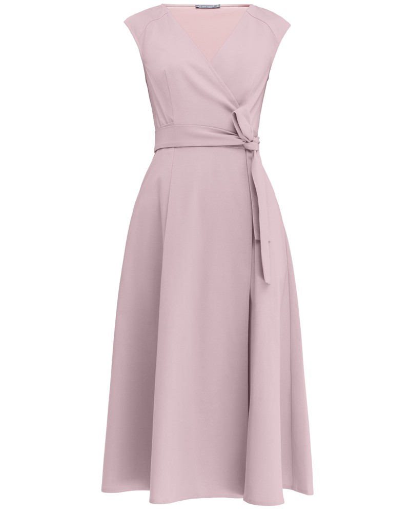 Платье на запах с юбкой солнце выполнено из легкого хлопка. Фиксируется на потайной пояс внутри изделия. Данный силуэт платья подчеркивает фигуру и приближает ее к идеальным песочным часам.