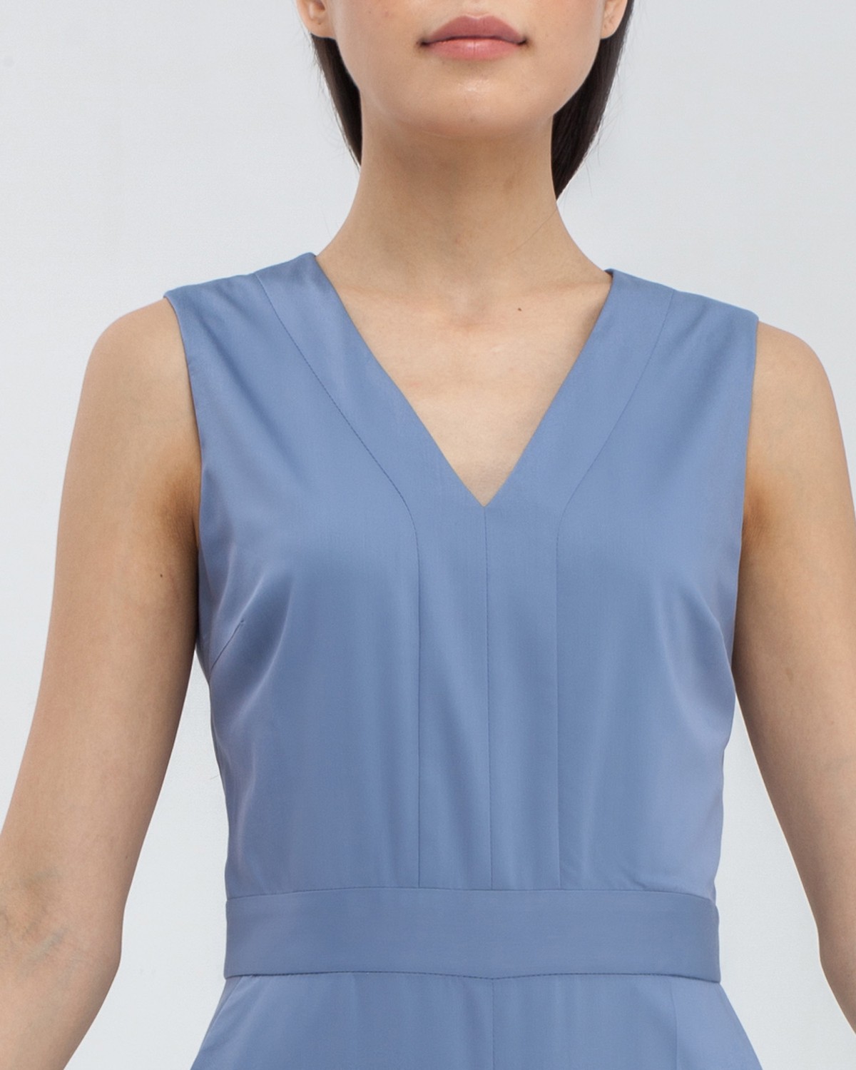 Комбинезон OV002, цвет: синий Allweneed Комбинезон без рукавов с широкими брюками и V-образным вырезом, застегивается на потайную молнию. Настоящая палочка-выручалочка для случаев, когда Вам нечего надеть.
На модели размер XS