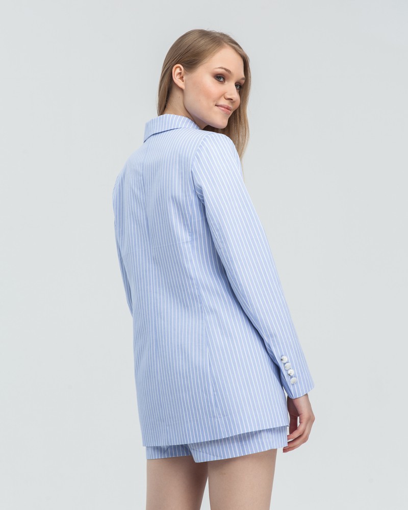 Жакет JA003-2, цвет: голубой в белую полоску Allweneed Летний, слегка приталенный, двубортныйжакет. Сочетайте с шортами от комплекта для создания стильного образа для отпуска.