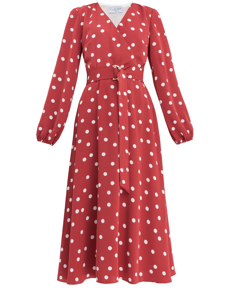 Платье в горох с широкими рукавами и имитацией запАха, застегивается на молнию. Дополнено длинным поясом в тон изделия с металлической пряжкой. Имитация запАха приблизит любую фигуру к песочным часам.

На модели размер XS