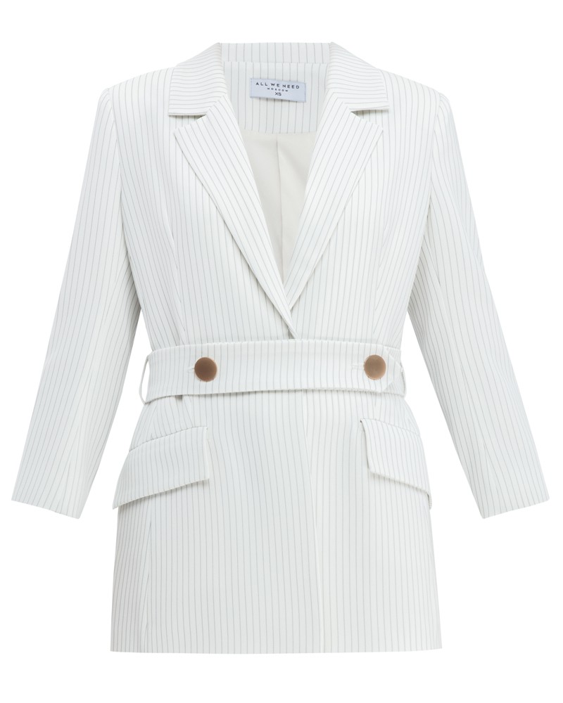 Жакет JA016, цвет: белый в черную полоску Allweneed Слегка приталенный однобортный жакетс застёжкой на одну пуговицу,дополнен поясом в тон. Особенность данной модели - рукав три четверти, облегченный вариант для жаркого лета.
На модели размер XS