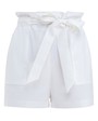 Шорты SHO002, цвет: белый Allweneed Шорты с накладными карманами, резинкой,завязками на талии и поясом в тон изделия. Сочетайте с жакетом от комплекта, чтобы создать стильный look для отпуска.
На модели размер XS